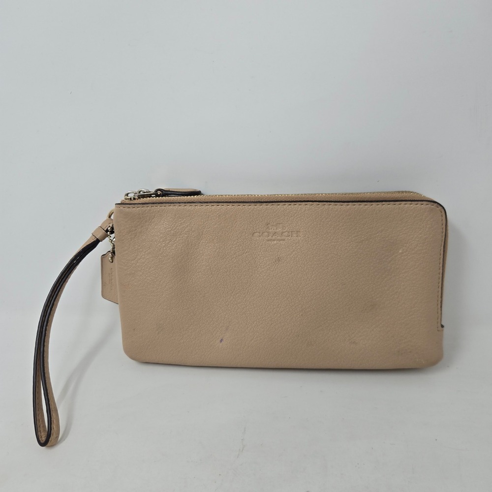 Coach Double Zip Wristlet Beige‎ Pebbled Leather Wallet Minimalist Quiet Luxury